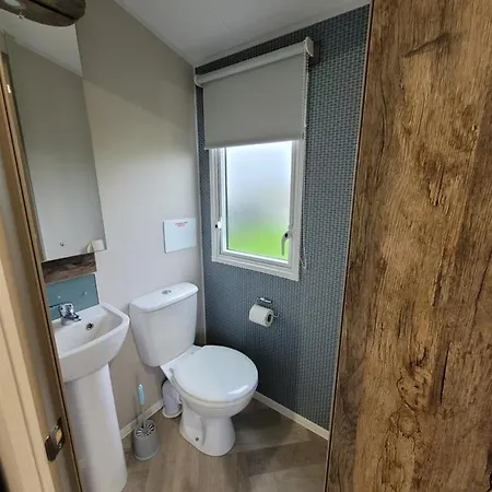 Q8 Ocean Edge Caravan Park Хейшем Экстерьер фото